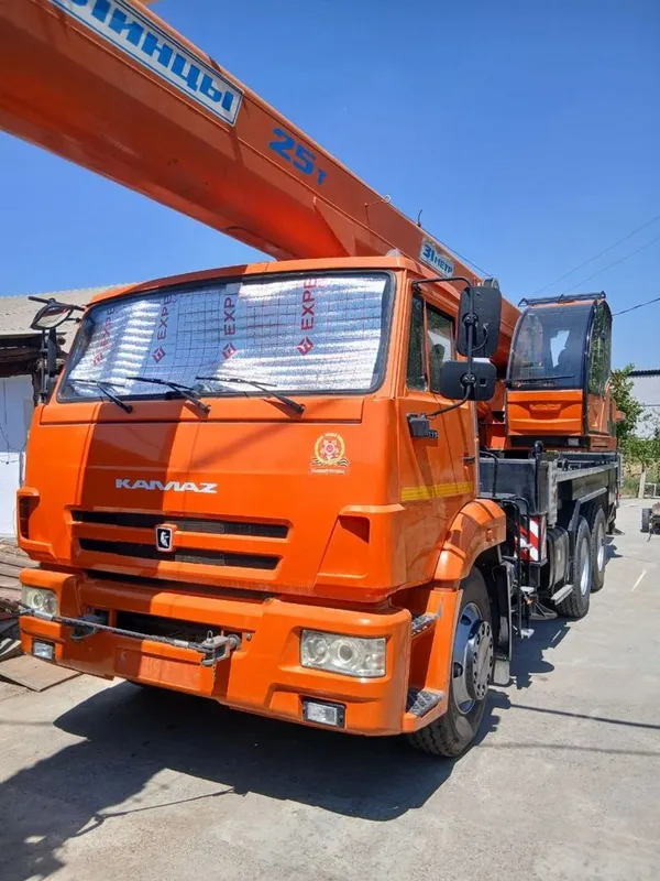 Avto kran sotiladi 25T KAMAZ 1