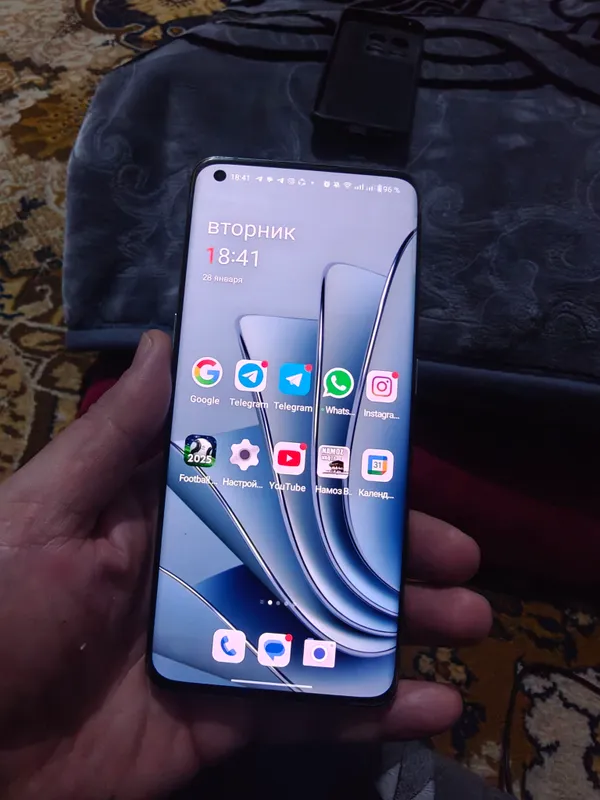 Oneplus 10 pro telefon sotiladi.