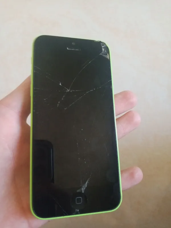 iPhone 5c срочно продаётся 7 iPhone 5c срочно продаётся 7