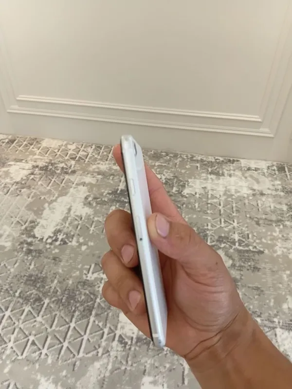 Iphone se 2020, ochilmagan 4 Iphone se 2020, ochilmagan 4