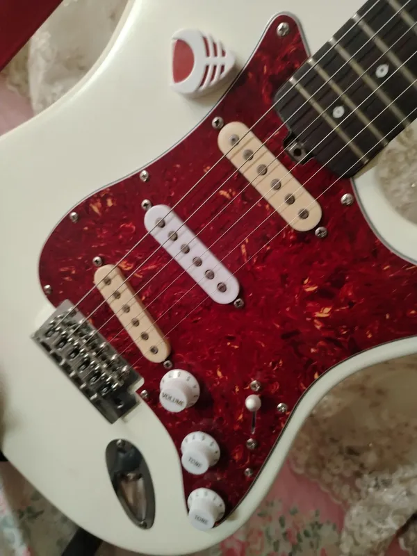 Fendr Sitratocaster Sotiladi
