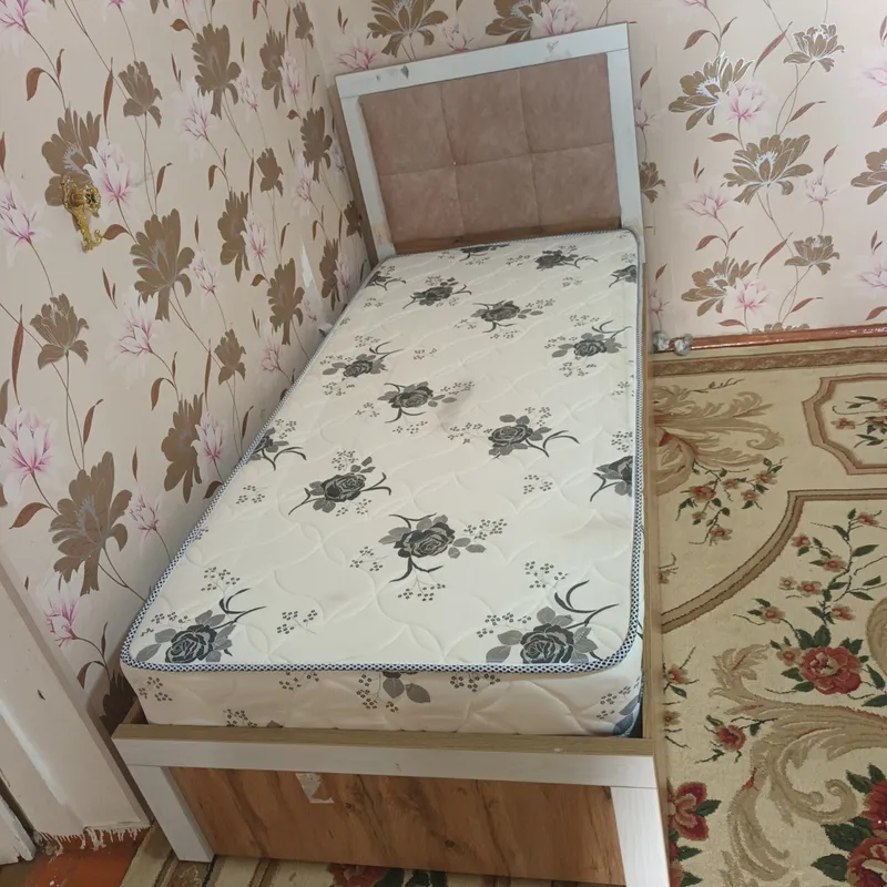 Продаётся кровать, состояние хорошее 4