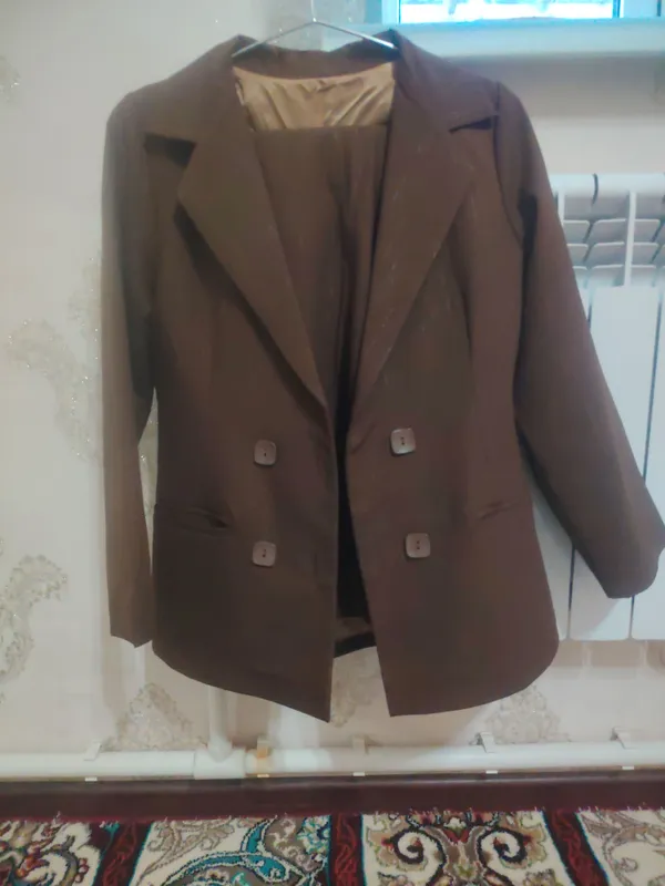 Продаётся костюм, размер 48. 200 тысяч 1 Продаётся костюм, размер 48. 200 тысяч 1