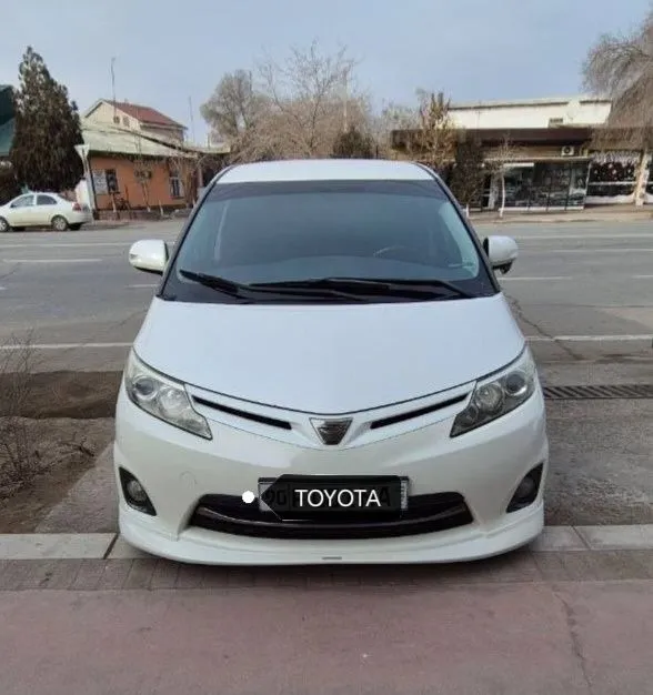 TOYOTA Estima 2012