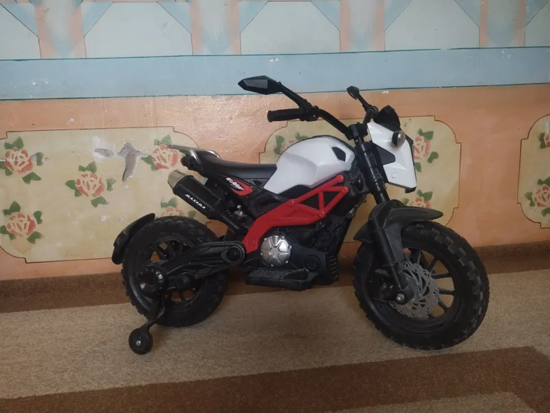 Bolalar mototsikli sotiladi