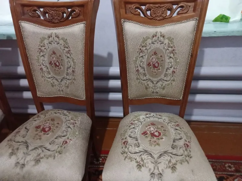 Стол и стулья срочно продаются. 2 Стол и стулья срочно продаются. 2