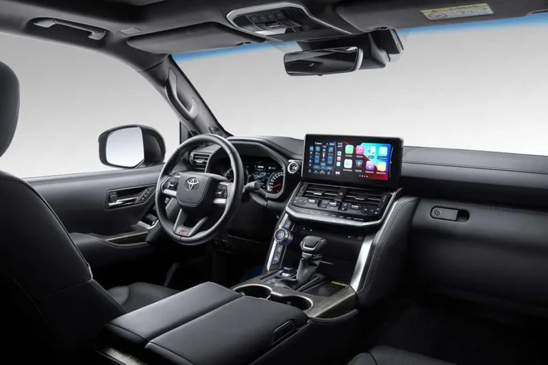 Toyota Land Cruiser 300 GR Sport — фото 1