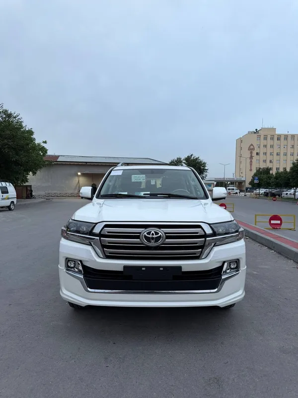Toyota Land Cruiser 200 — фото 1