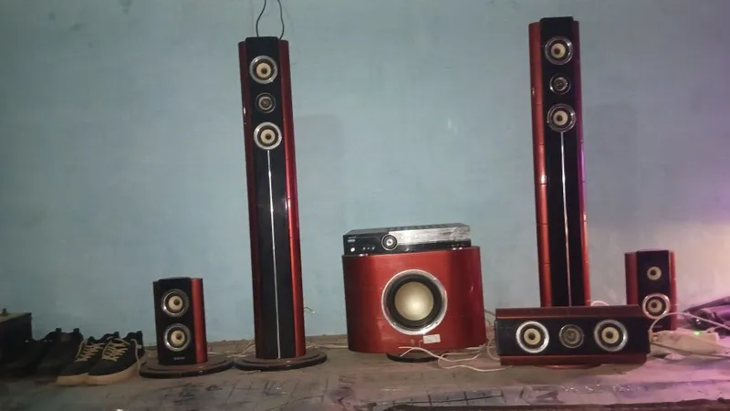 Усилитель и 6 колонок оригинал