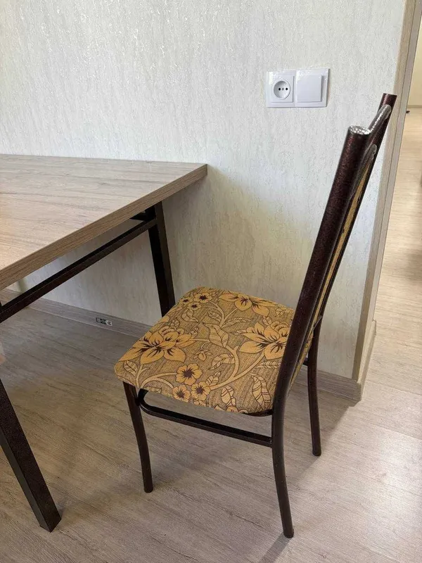 Стол со стульями на кухню