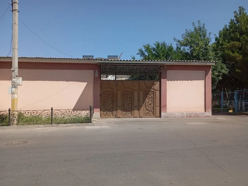 Коттедж куришга ховли,6.5 сотих фасад 40м,Яшнобод,Ок уй,1 сотих=34900$ 2