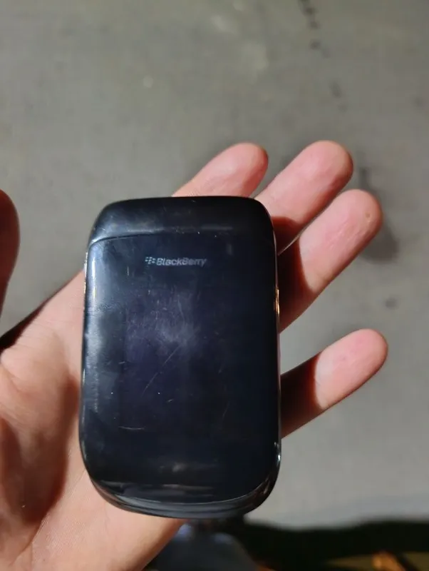 Blackberry telefon 100 foiz arginali 200 $ dvommiz tushirberamz 2 Blackberry telefon 100 foiz arginali 200 $ dvommiz tushirberamz 2