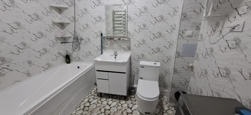Termez avtosalon roʻparasida yevrorimont 2 xonali 67 kv dom 6