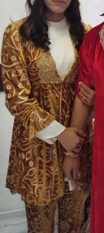 koʻylak lozim ichidagi oq kuylakchasi