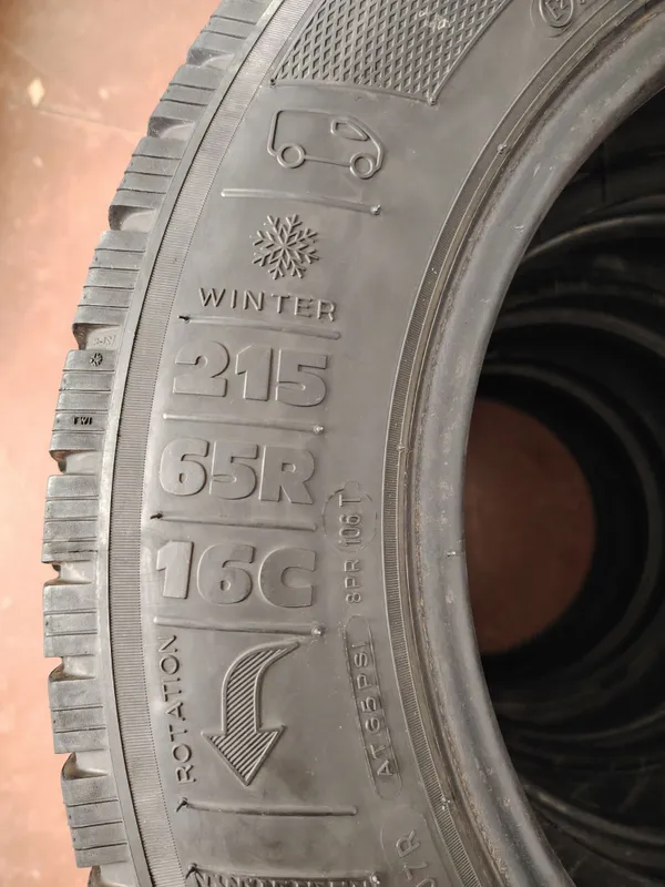 Шыны 215 65 R16 C зимняя made in Romania 4 штук.
