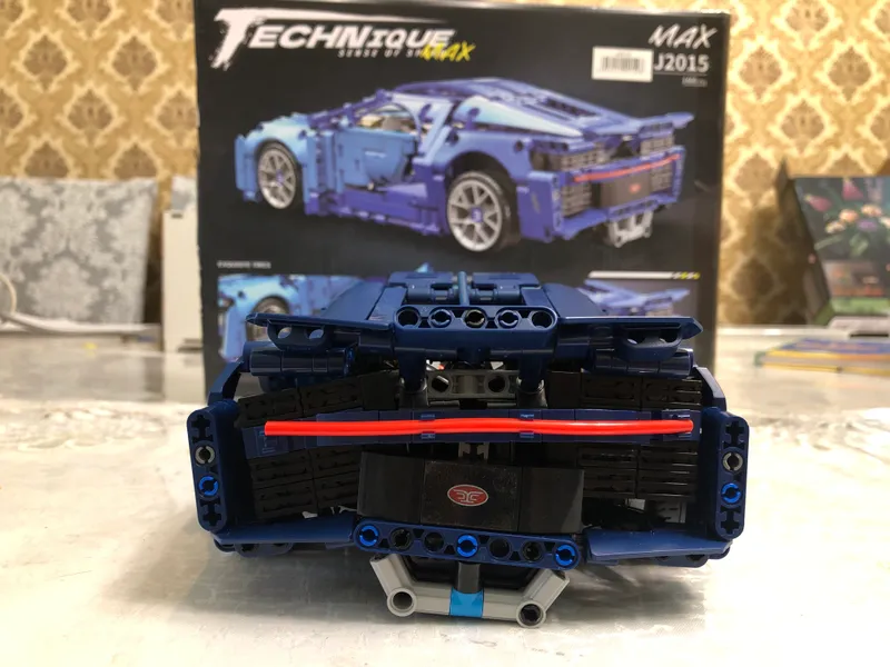 Bugatti Chiron (1408 дет.) — Коллекционная модель — фото 2