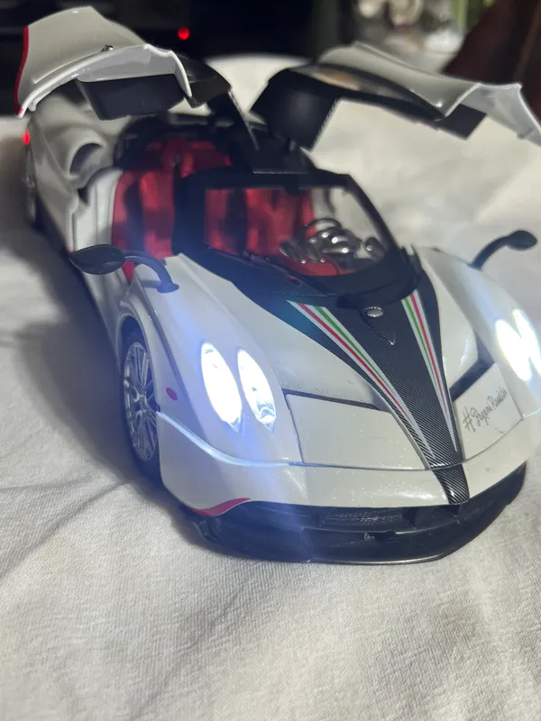 Коллекционные модели Mustang Pagani Huayra Mercede 3