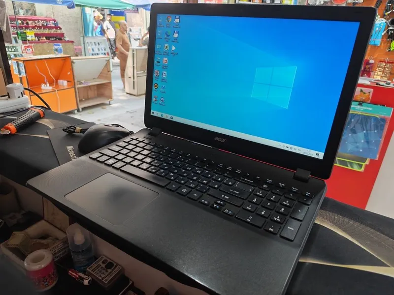 Noutbuk sotiladi Acer