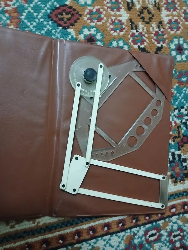 Chizmachilik to'plami SSSR davridagi sotiladi 2 Chizmachilik to'plami SSSR davridagi sotiladi 2