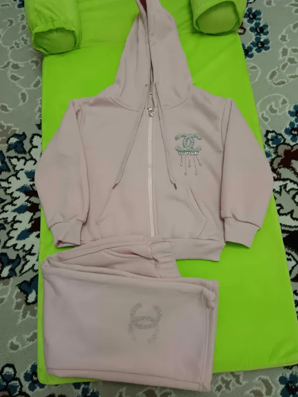 Qizlar uchun sportivka Chanel