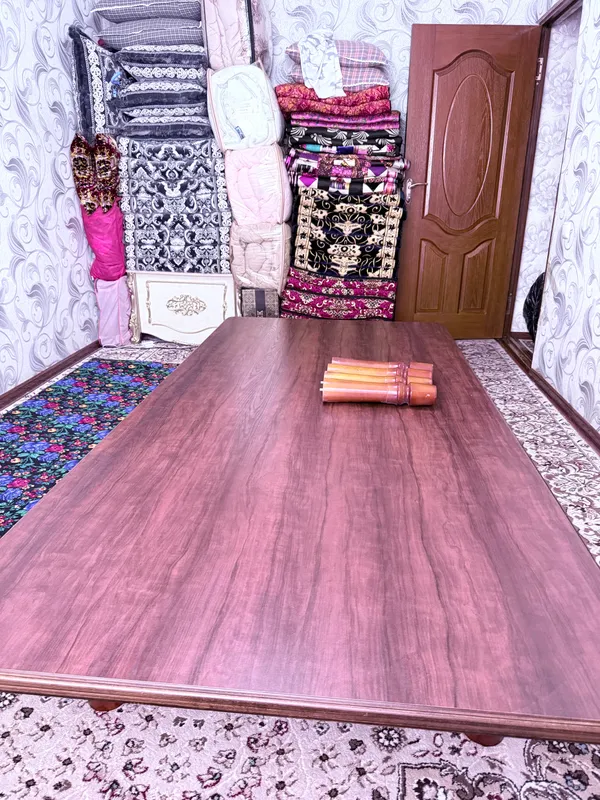 Мебель стол срочно продаю