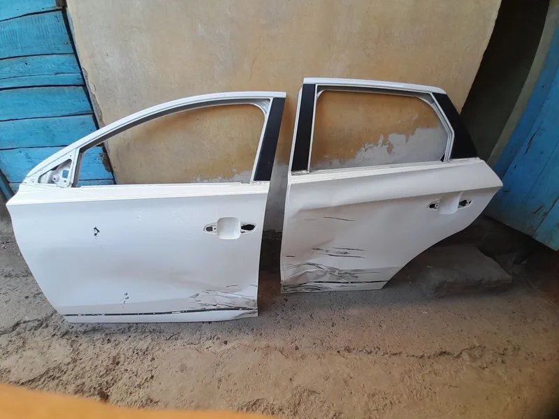 BYD J.2 chap tomon eshiklari vakumda chiqarsa boladi