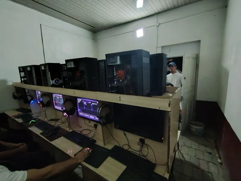 10 ta Kompyuter 1 ta glavni