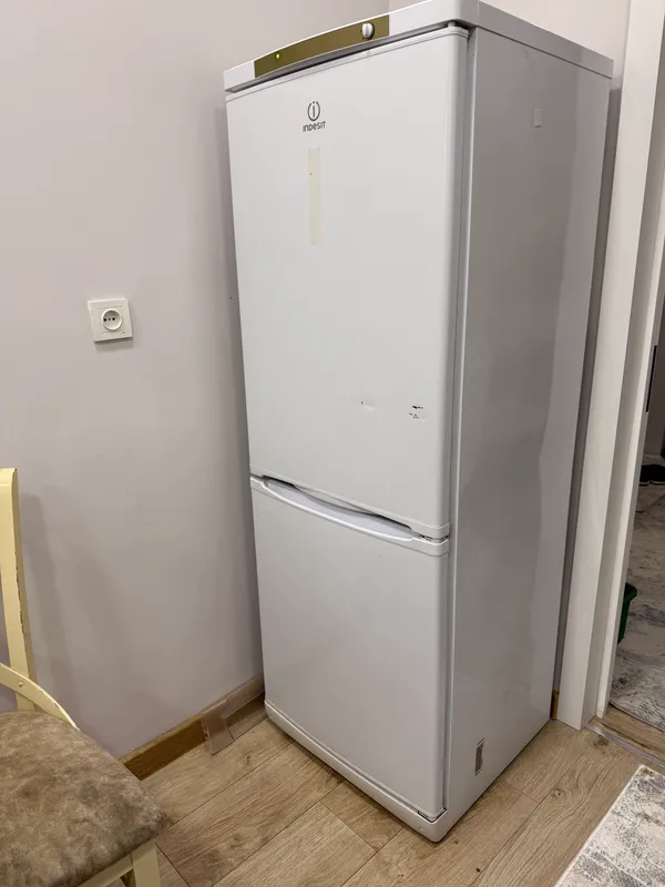 Indesit холодильник 1 Indesit холодильник 1