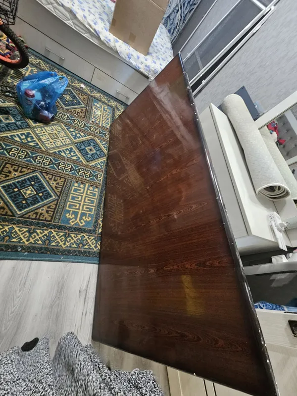 Продается стол в гостинную 1 Продается стол в гостинную 1