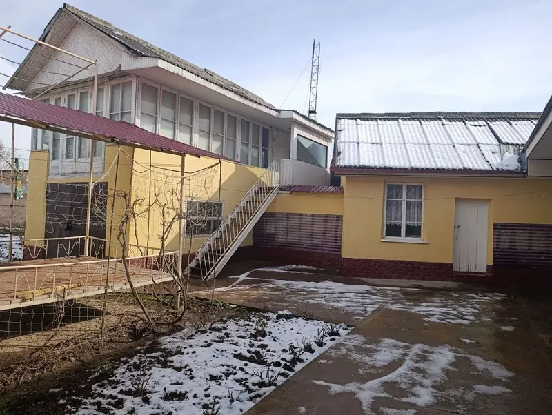 Продаю участок 10 соток большой дом угловой в центре — фото 1