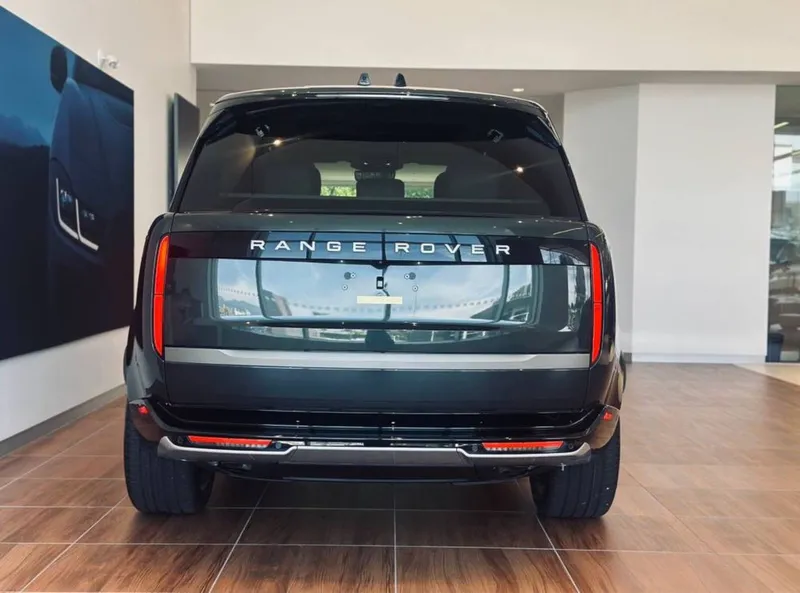 Range Rover P550e PHEV SWB 2026 5 Range Rover P550e PHEV SWB 2026 5