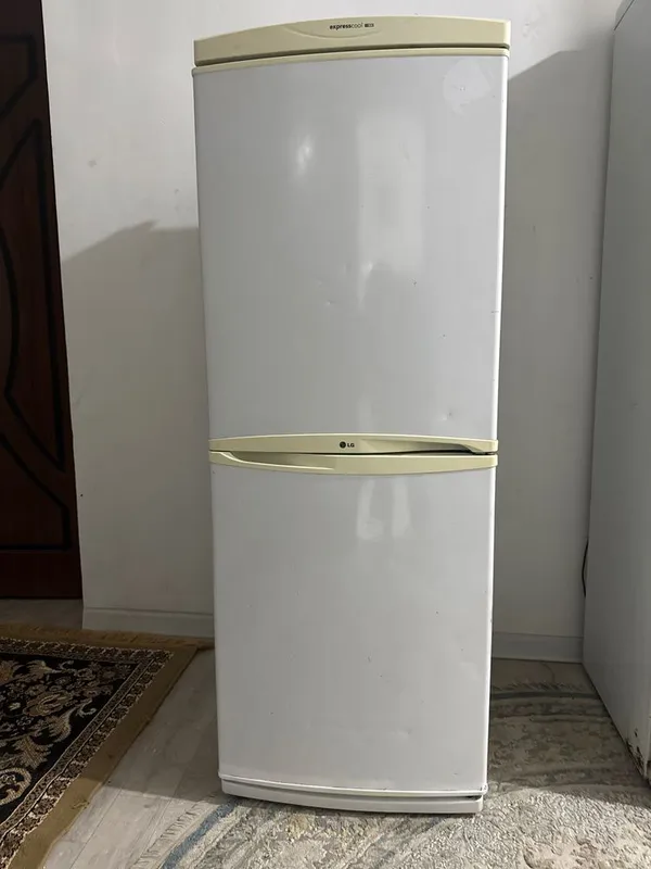 Muzlatgich sotiladi b/u LG