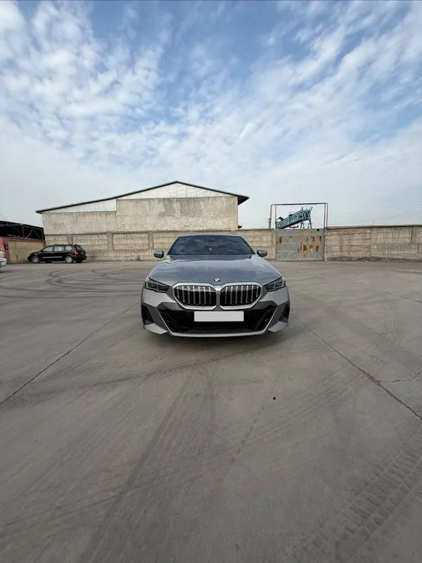BMW520I 2025 YIL 8000 yurgan 1