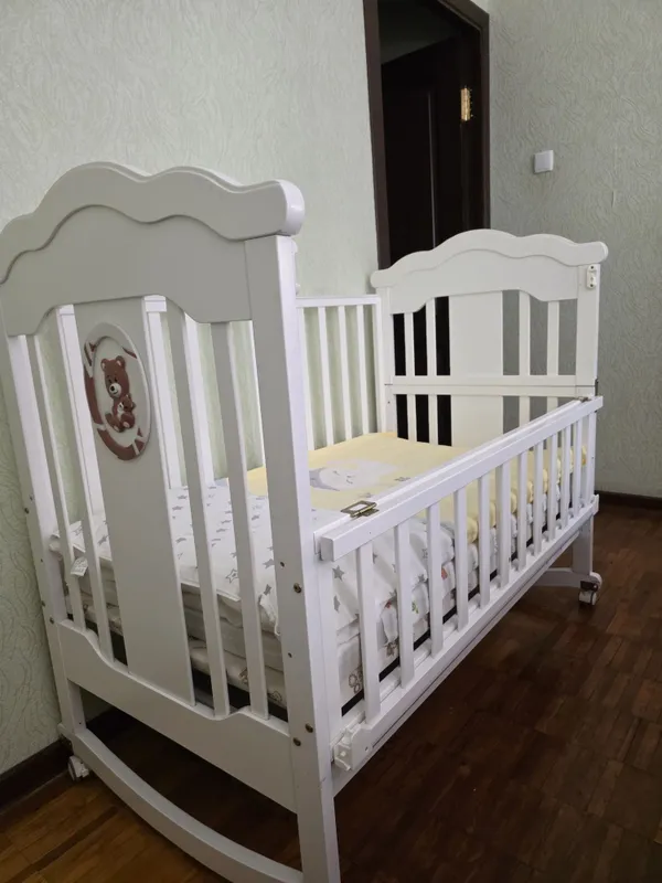 Детская кроватка-качалка, белая, с ящиком 1 Детская кроватка-качалка, белая, с ящиком 1