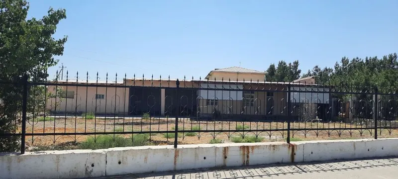 Bino 20 sotok yeri bilan ijaraga beriladi. Karmana orientir Sazanchik