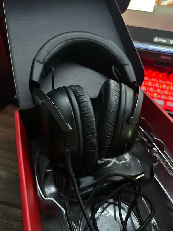 Продаются HyperX Cloud 3 1