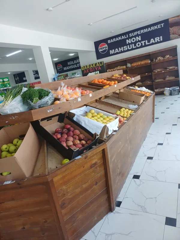 Meva magazin uchun polka sotiladi