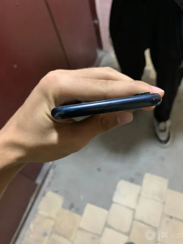 iPhone XR недорого 4