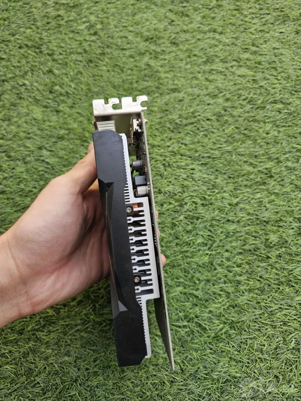 Срочно продаётся 1050 Ti 2 Срочно продаётся 1050 Ti 2