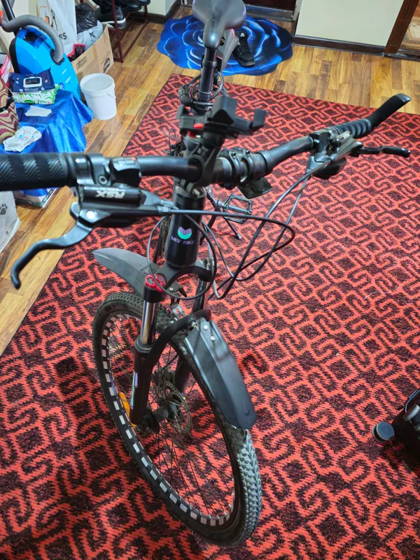 Velosiped Velik sotiladi aluminiy