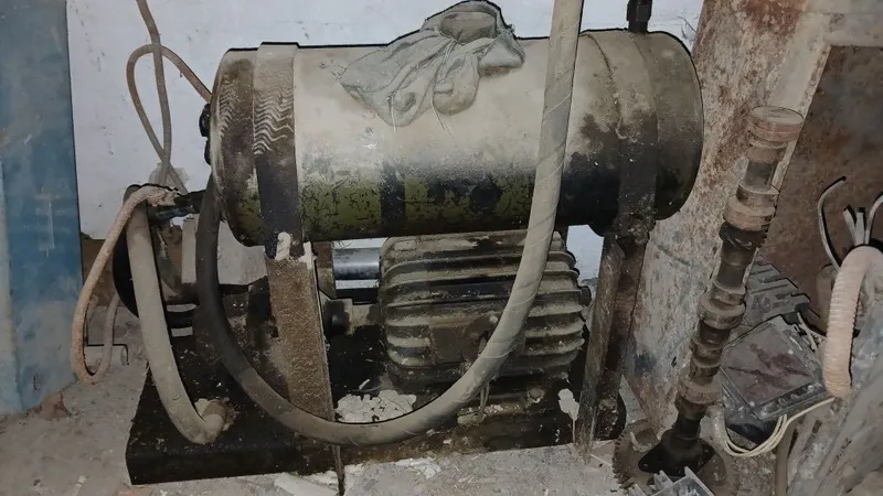“Eski elektr kompressor / motor agregati, ishlaydi