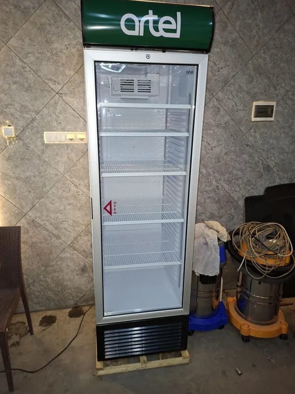 Срочно продам ветринний холодильник артель новый гарантия 3 года есть — фото 1