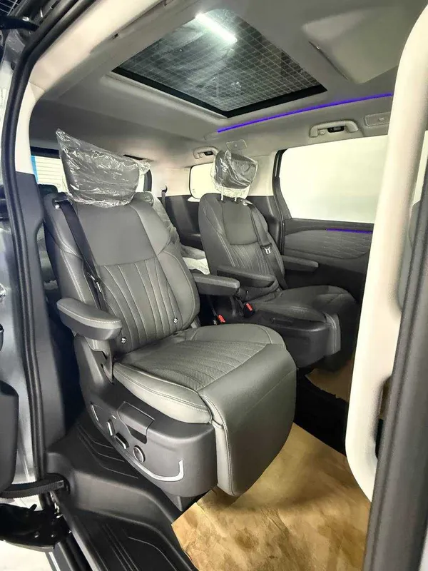 Yangi JAC RF8 — Premium minivenning yangi darajasi 5