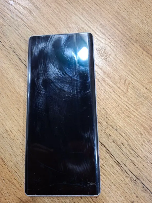 ajoyib funksiyalarga ega telifon