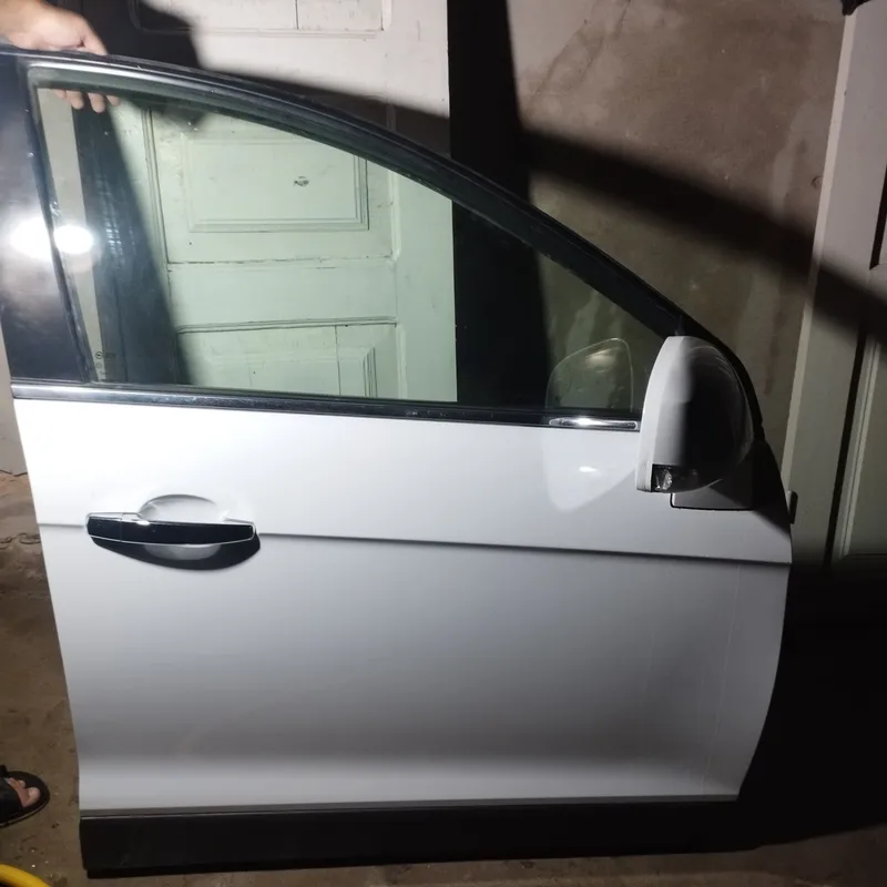 Captiva 3 oldi eshik oʻng tarafi kraska yoq radnoy kraska