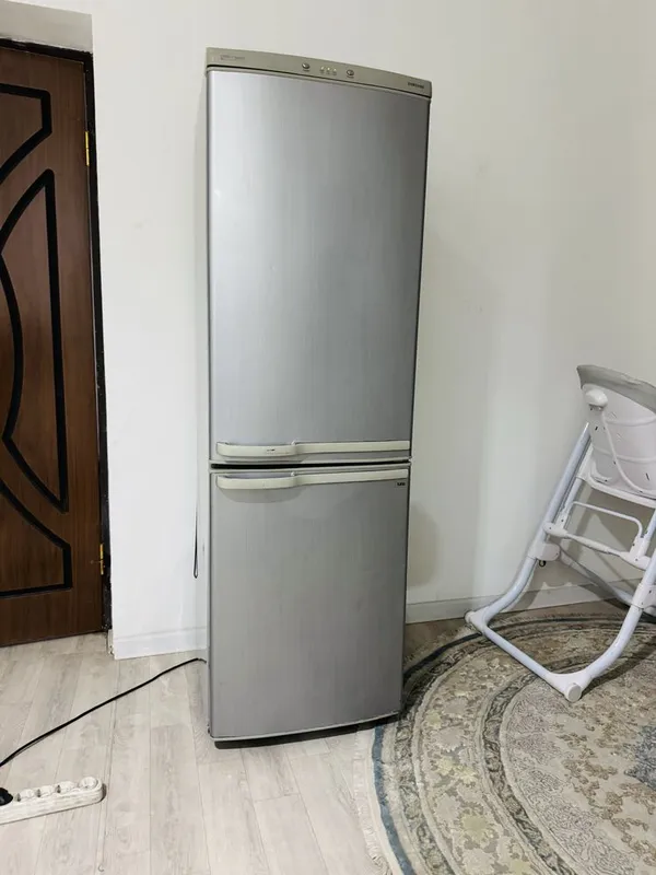 Продаётся холодильник Samsung 2