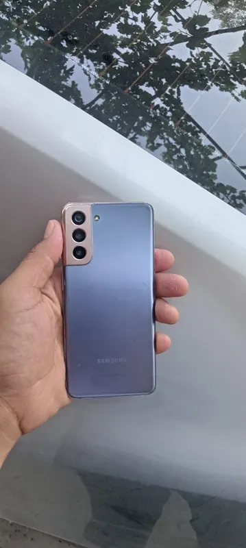 Samsung S 21 5 G sotiladi ekranida pechati bor — фото 1
