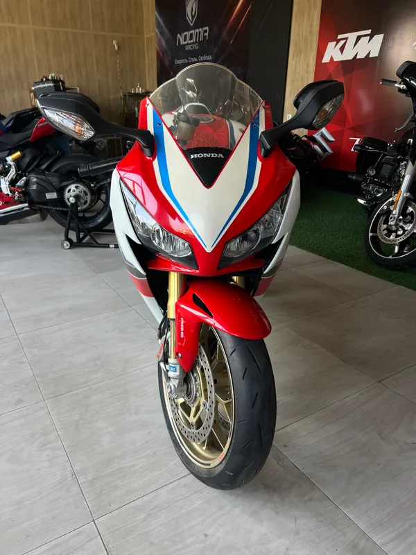 HONDA CBR1000RR SP FIREBLADE 2