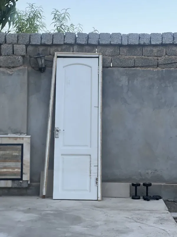 Эшик ёгочли қулуфлари бор холатияхши. 2 Эшик ёгочли қулуфлари бор холатияхши. 2