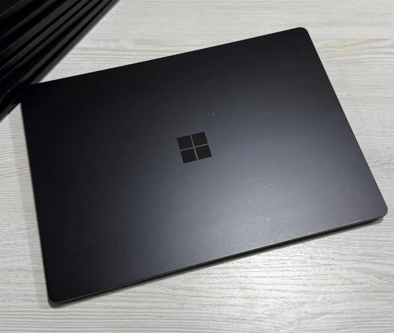 Surface Laptop 4 - Core I7-1185G7/16GB/512GB 3 Surface Laptop 4 - Core I7-1185G7/16GB/512GB 3
